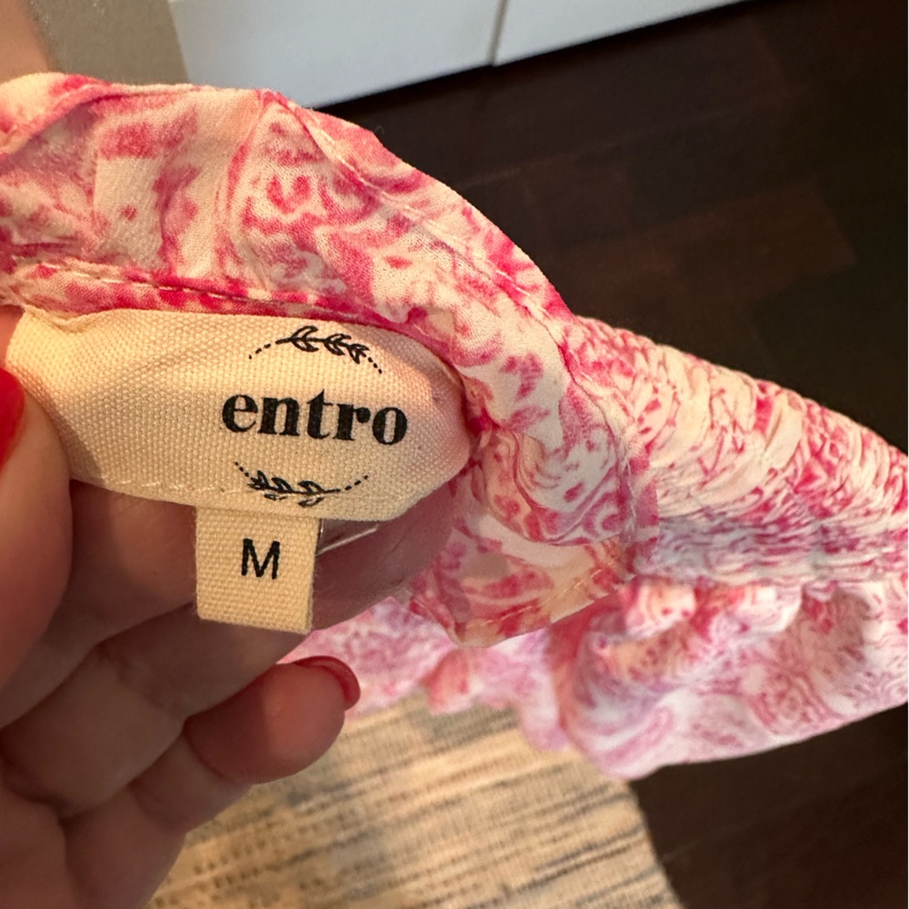 Spring shirt worn twice. Size M - Picture 2 of 2